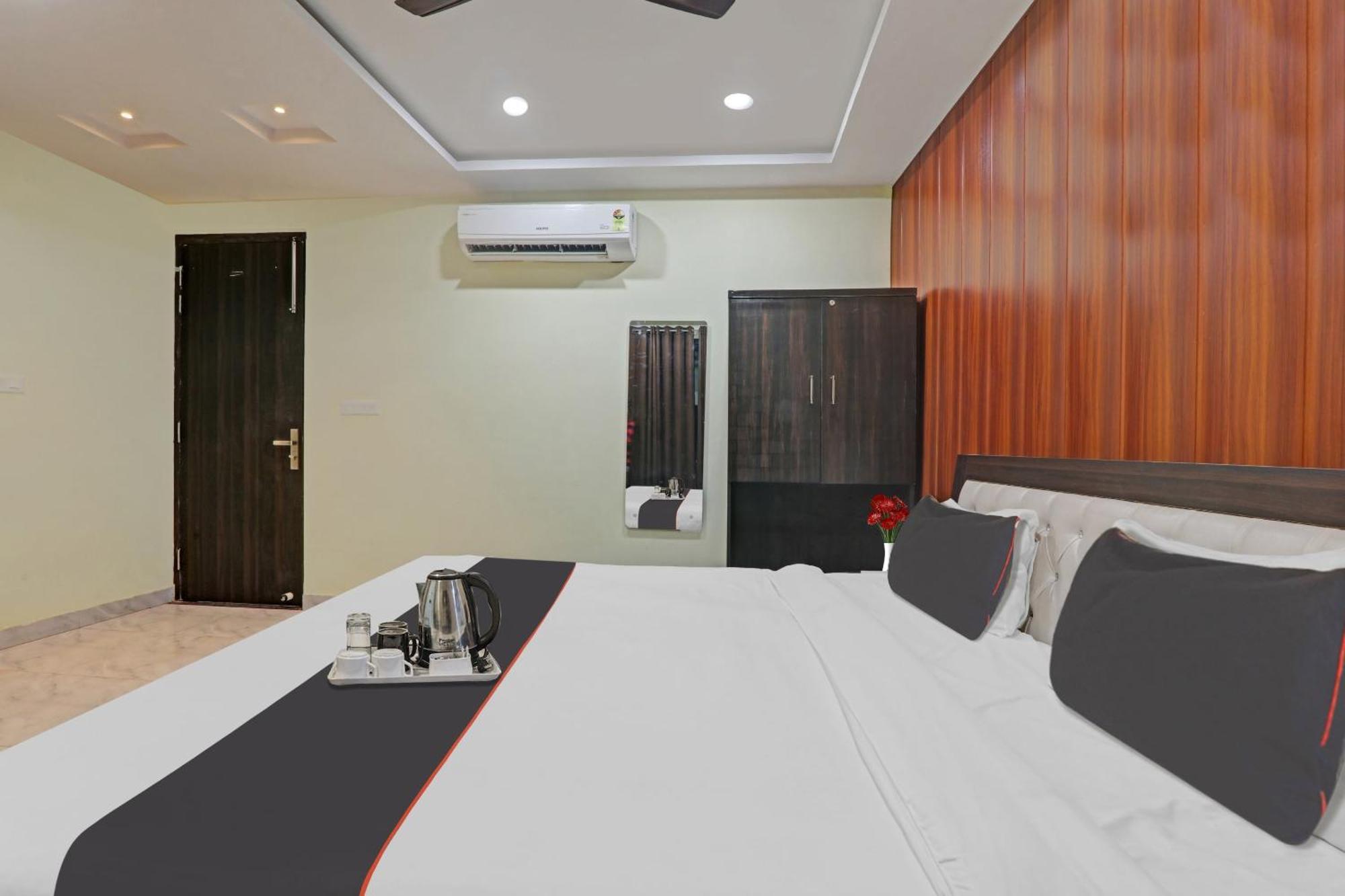 Collection O Srg Hotel Chinhat Exterior photo