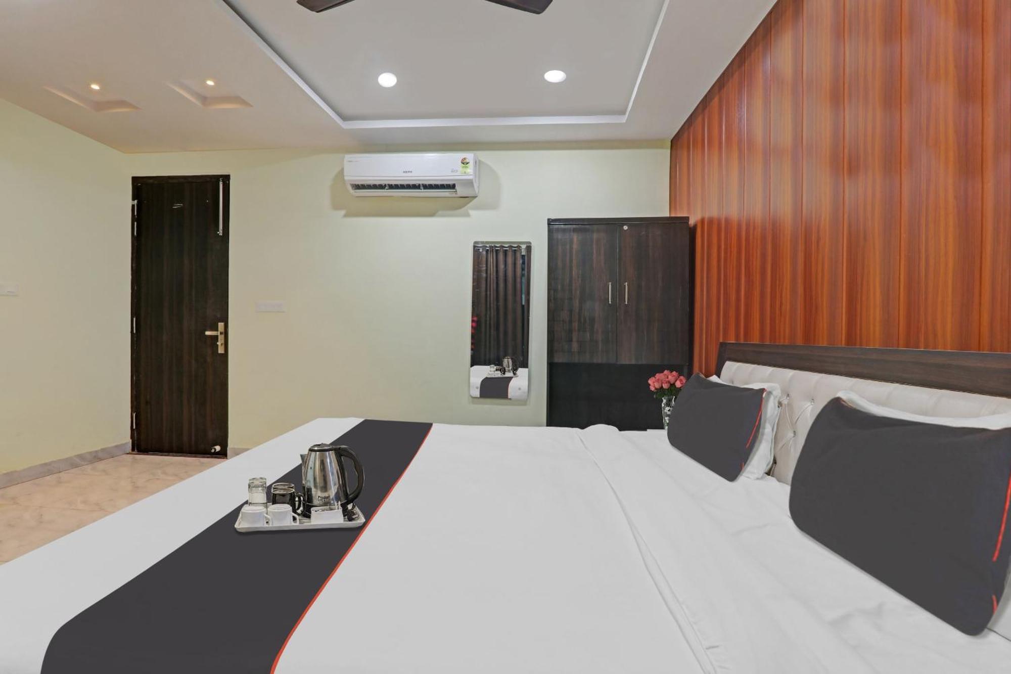 Collection O Srg Hotel Chinhat Exterior photo